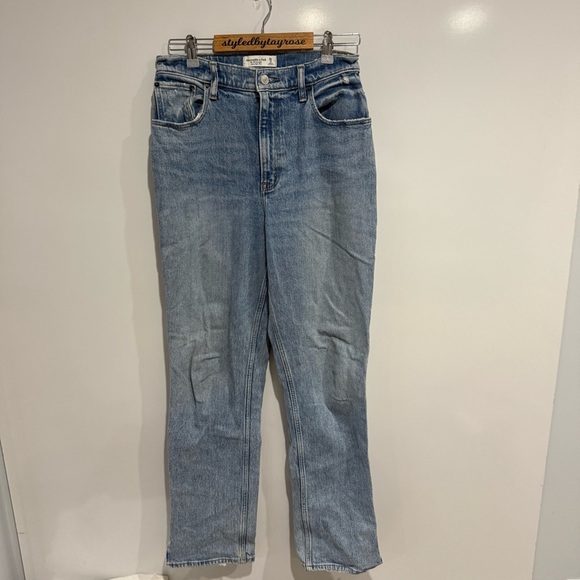Abercrombie & Fitch Curve Love Ultra High Rise 90s Straight Jean - Picture 3 of 8